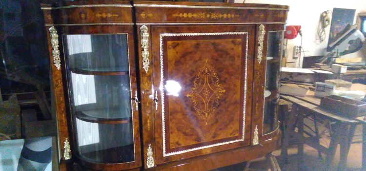 Servante inglese prima e dopo il restauro Servante inglese prima e dopo il restauro